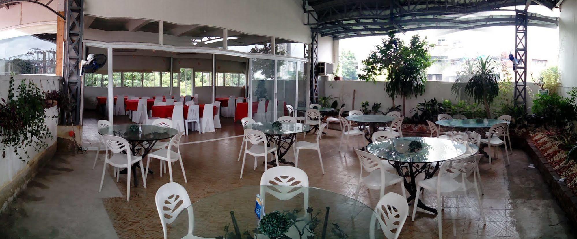 The Center Suites Cebu Εξωτερικό φωτογραφία